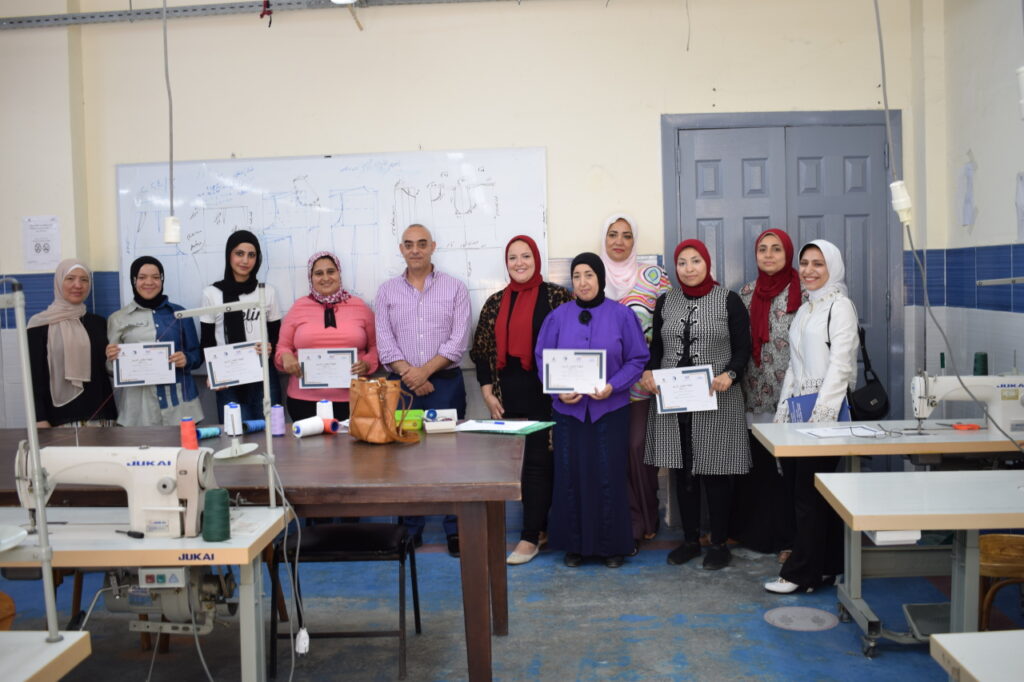 مركز VTEC يختتم ورشة تدريب الخياطة بالتعاون مع شدس الأمريكية