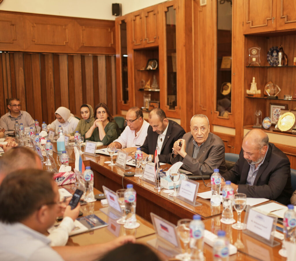 رجال أعمال إسكندرية تبحث مع الوفد روسي تعزيز التبادل السلعي