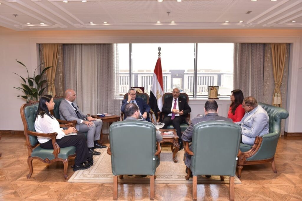 وفد "جمعية رجال أعمال إسكندرية" يلتقي "وزير العمل"