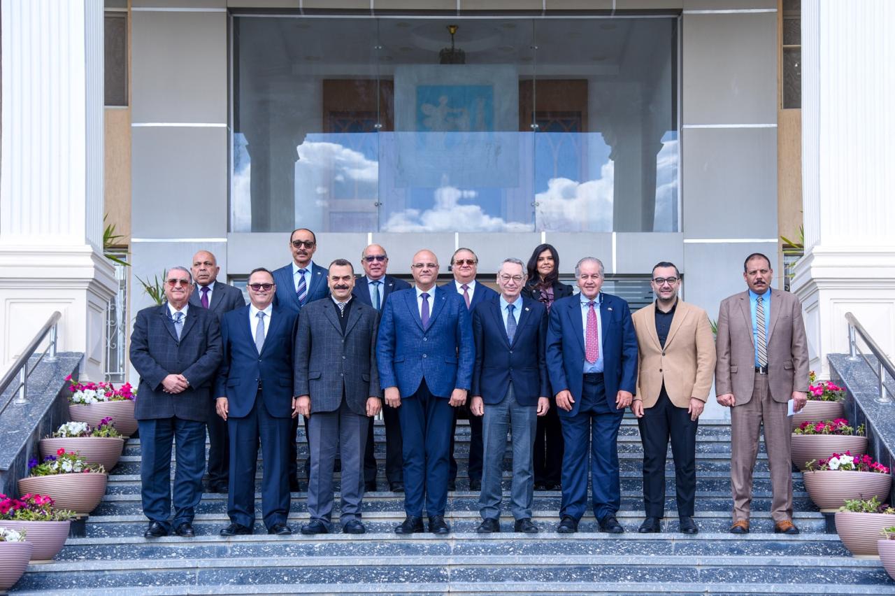 محافظ الإسكندرية يستقبل أعضاء جمعية رجال أعمال إسكندرية في إطار الدفع بعجلة الاستثمار وتهيئة مناخ جاذب للأعمال